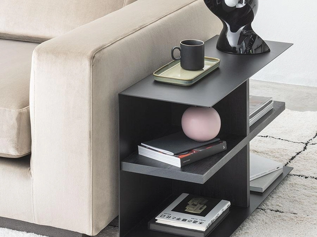 Tavolino da affiancare al divano Slim di Pezzani