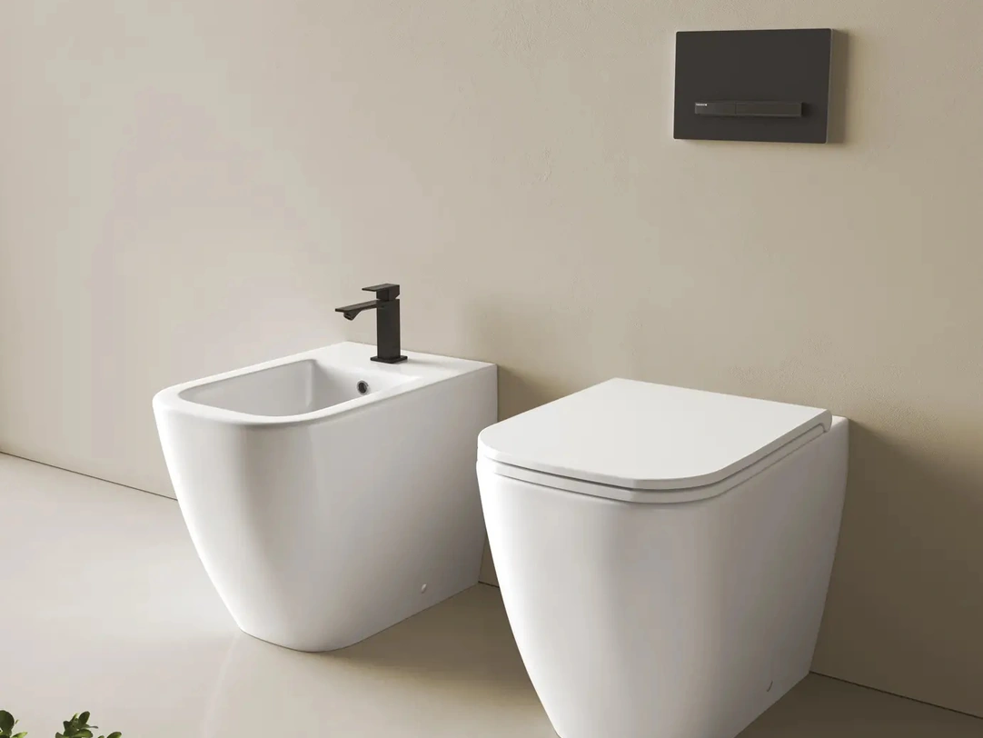 Sanitari a terra Teo in ceramica di Disenia
