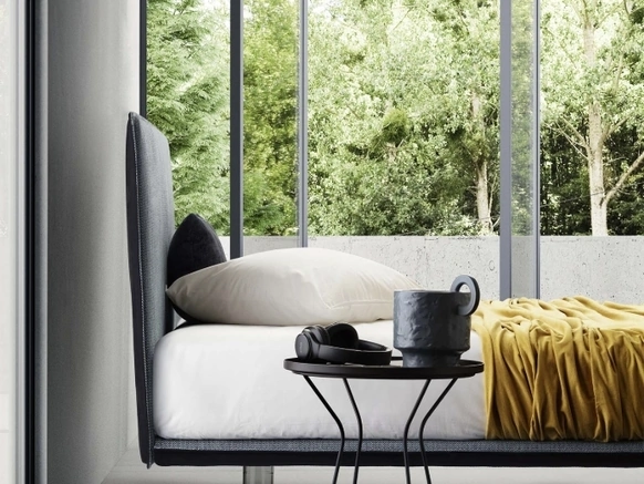 Letto Snap in tessuto con testiera di Le Comfort