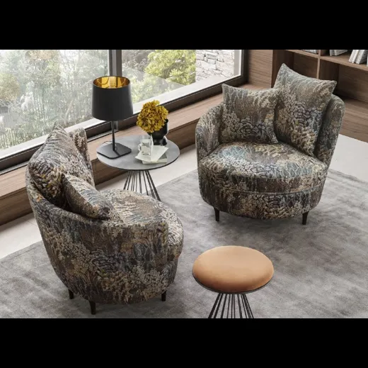 Poltrona Privè in tessuto floreale di Le Comfort
