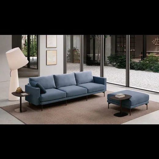 Divano lineare in tessuto Freedom di Doimo Salotti