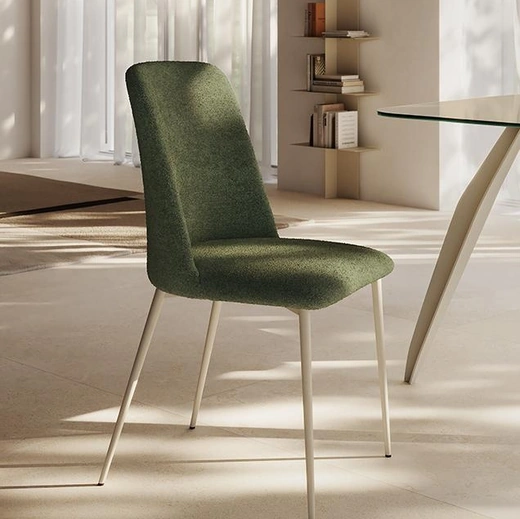 Sedia imbottita Agape di Pezzani