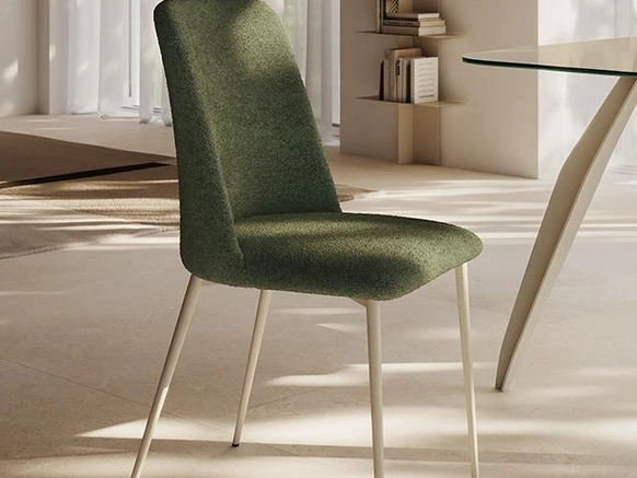 Sedia imbottita Agape di Pezzani