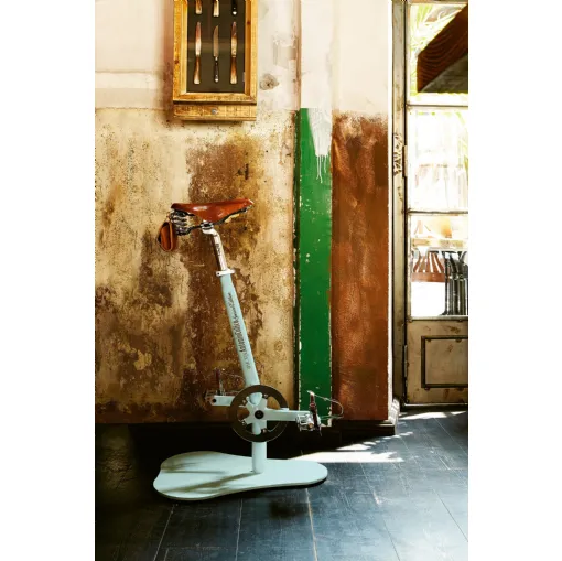 Sgabello regolabile in altezza con struttura in acciaio e seduta in cuoio Pedalò Memorial di Colico