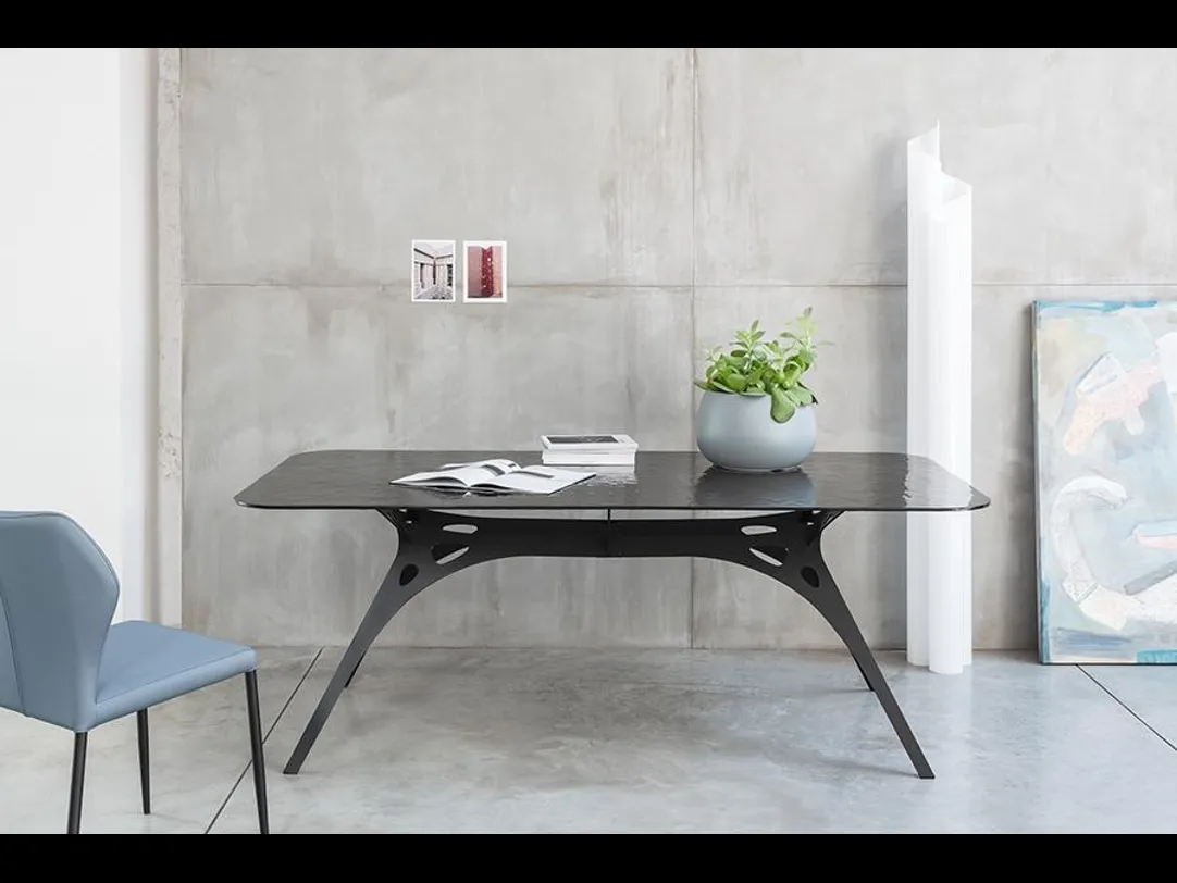 Tavolo Eiffel con top in vetro di Pezzani