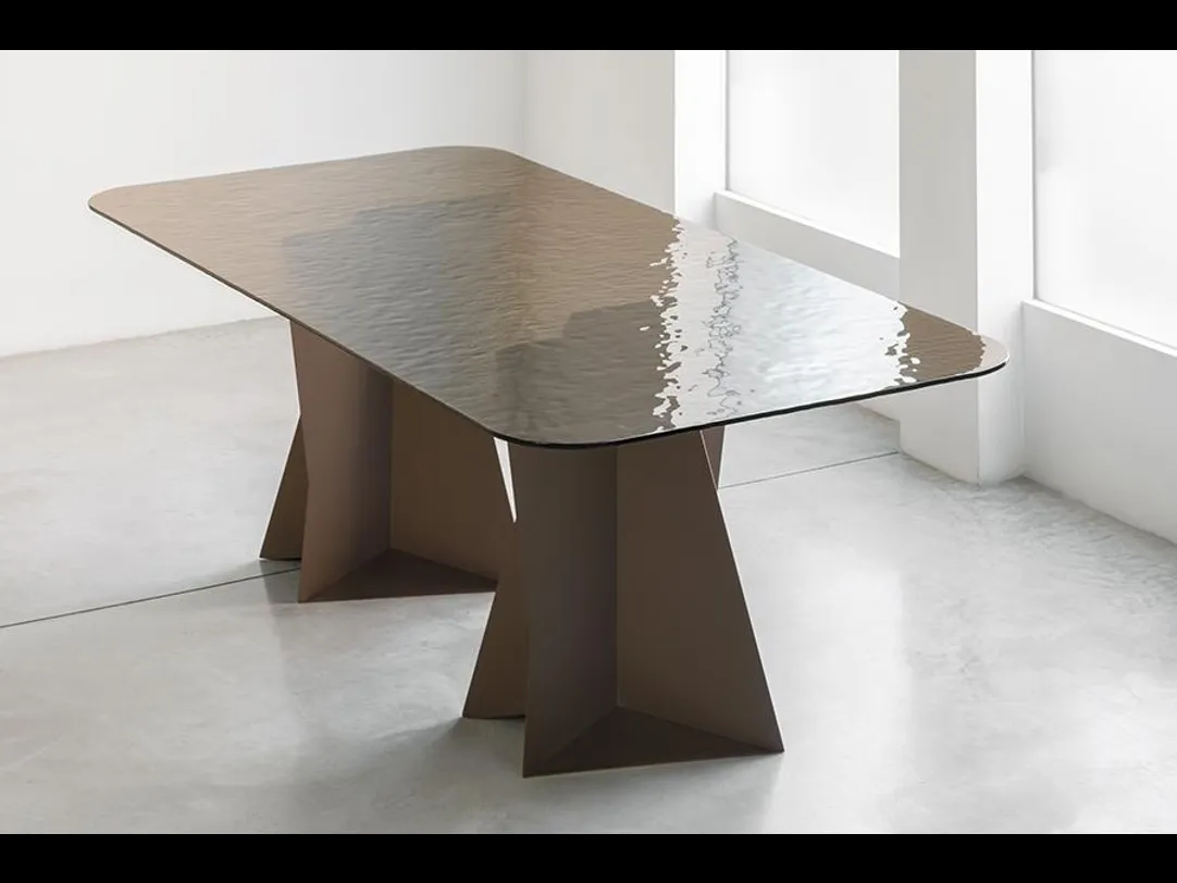 Tavolo Monolith con top in vetro di Pezzani