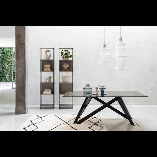 Tavolo Vertigo con top in vetro di Pezzani