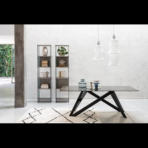 Tavolo Vertigo con top in vetro di Pezzani